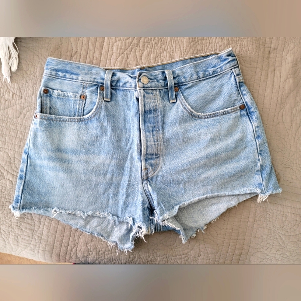 Levi's high waisted button fly shorts